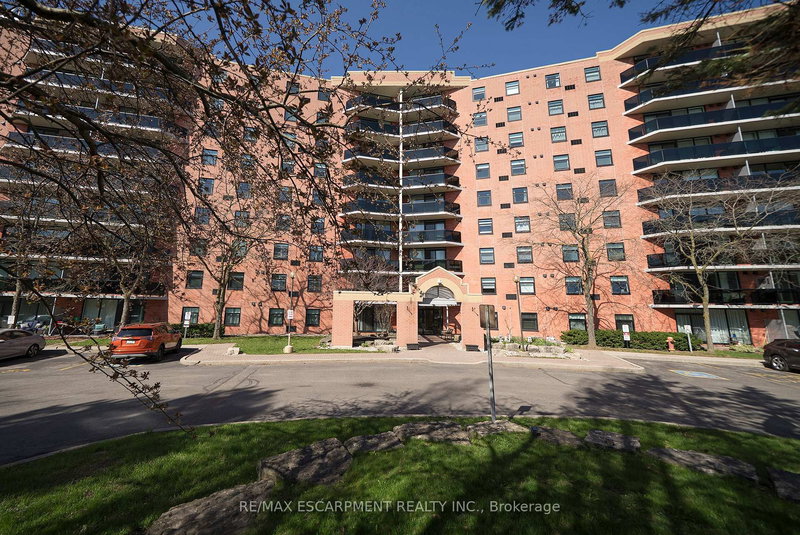 715 - 9 Bonheur Crt, Brantford, N3P 1Z5 | Image 2