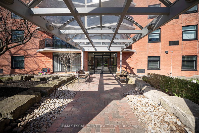 715 - 9 Bonheur Crt, Brantford, N3P 1Z5 | Image 3