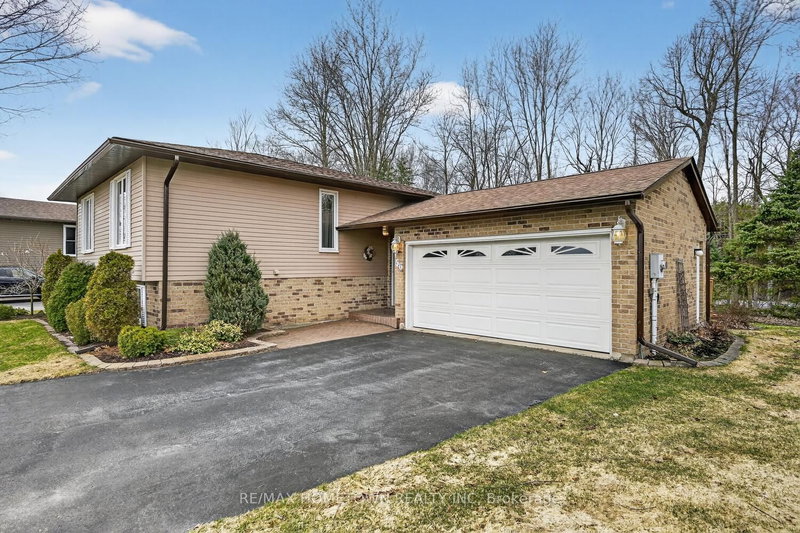 56 Cambridge Cres, Brockville, K6V 6L8 | Image 2