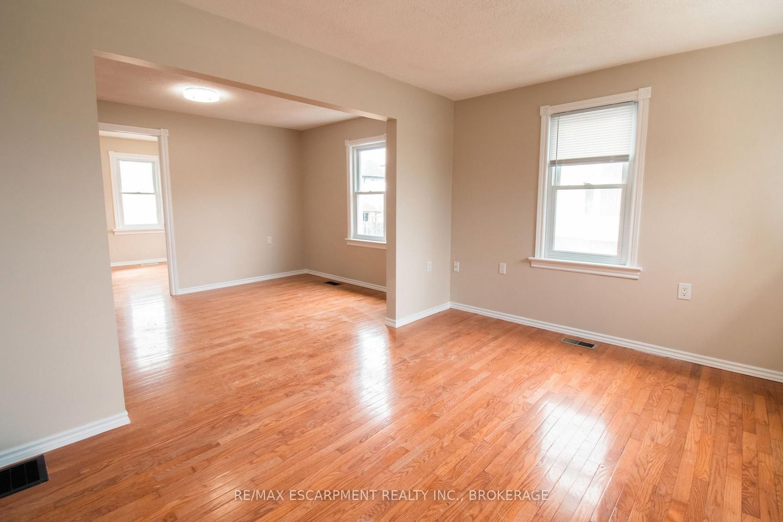 539 Woodlawn Road, Unit 1 - Photo 5