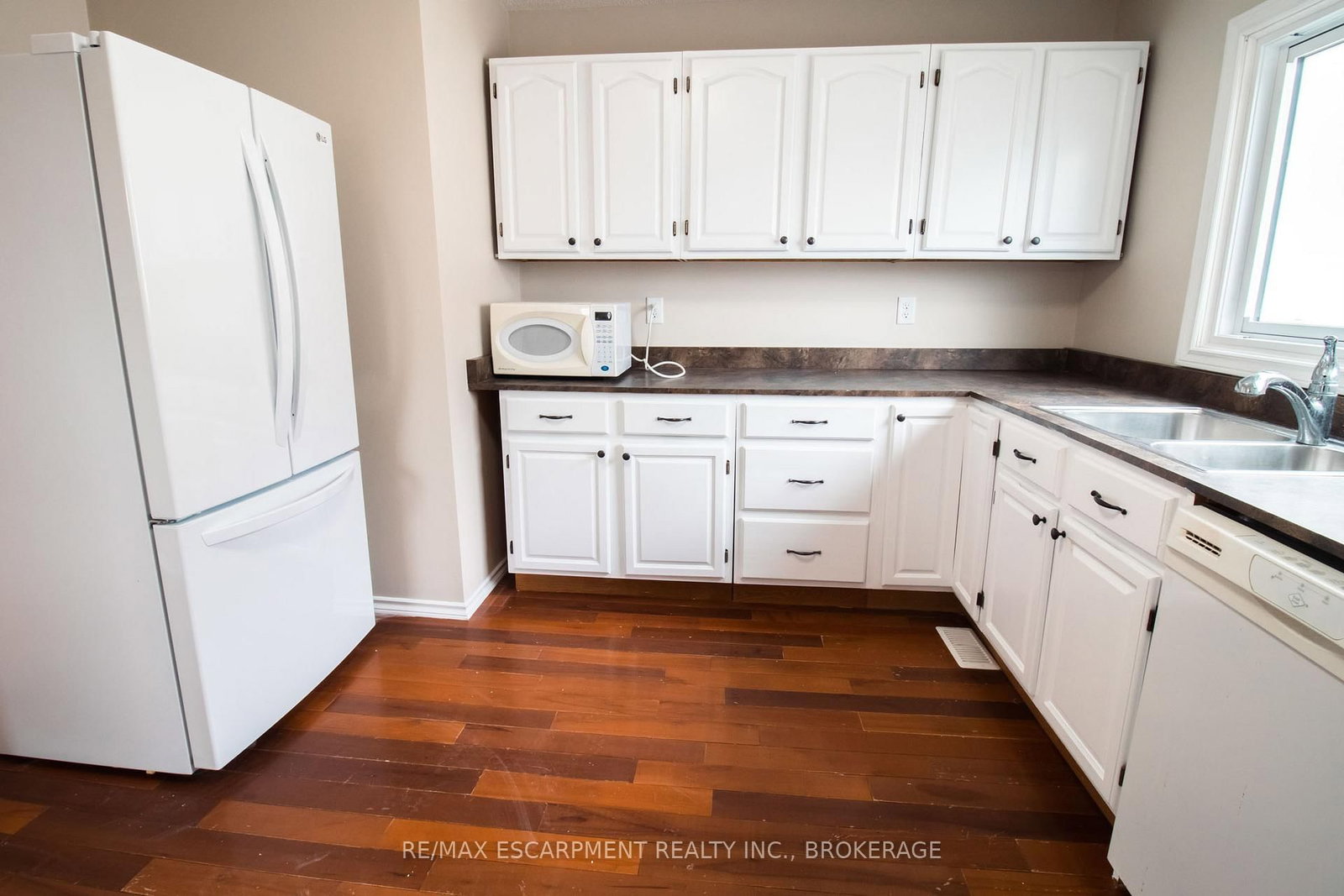 539 Woodlawn Road, Unit 1 - Photo 9