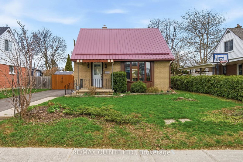 59 Fourth Ave, Quinte West, K8V 5N5 | Image 2