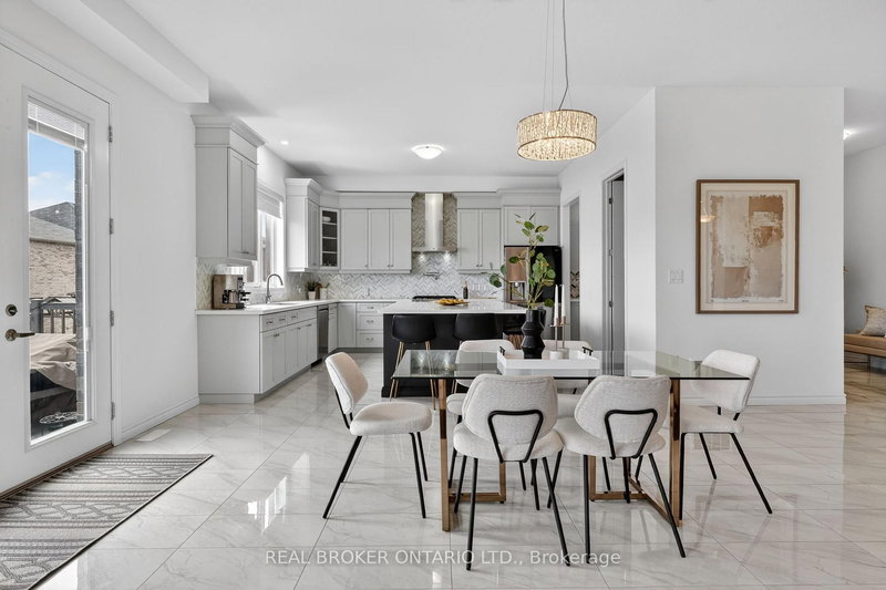 4057 Highland Park Dr, Lincoln, L3J 0S9 | Image 3