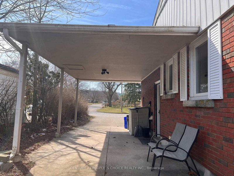 26 Larchwood Dr, St. Catharines, L2T 2H5 | Image 2