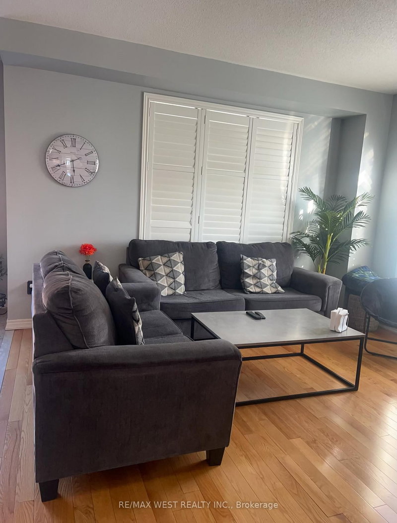 4 Raintree Dr, Hamilton, L8E 0B1 | Image 2