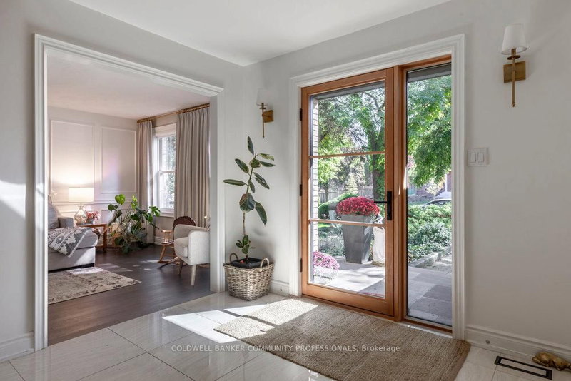 318 Lloyminn Ave, Hamilton, L9G 3X4 | Image 2