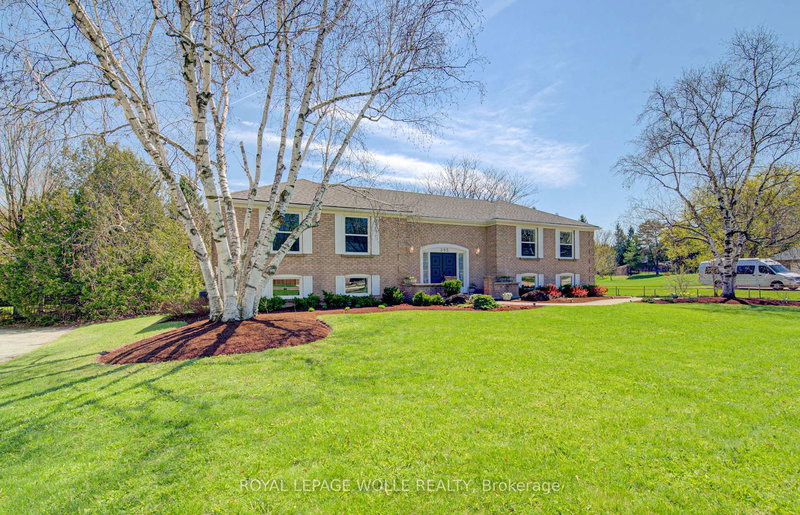 395 Warrington Dr, Waterloo, N2L 2P7 | Image 2