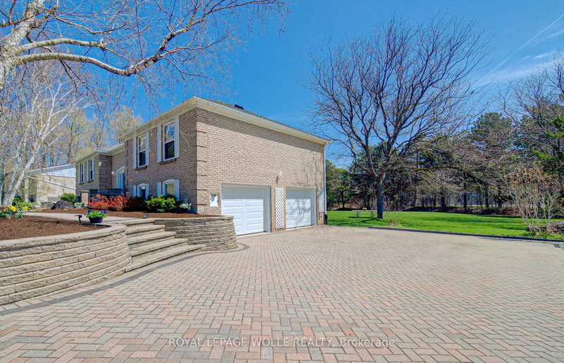 395 Warrington Dr, Waterloo, N2L 2P7 | Image 3