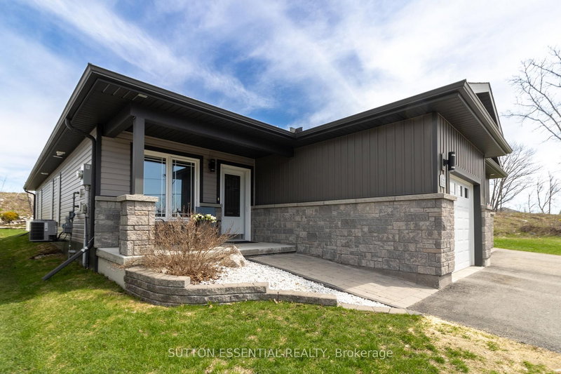 45B Centre St, Brockville, K6V 0C9 | Image 3