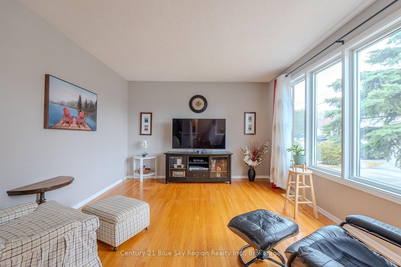 755 Danforth Ave, Sudbury Remote Area, P3A 3Y7 | Image 2