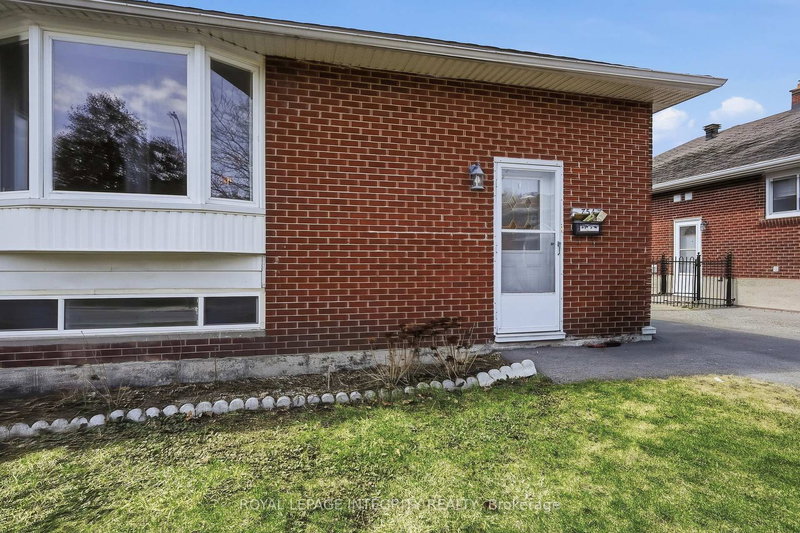 754 Cummings Ave, Ottawa, K1K 2L1 | Image 2