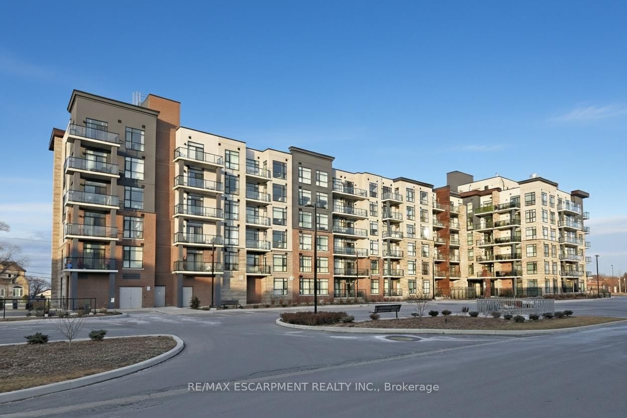 600 North Service Road, Unit 209