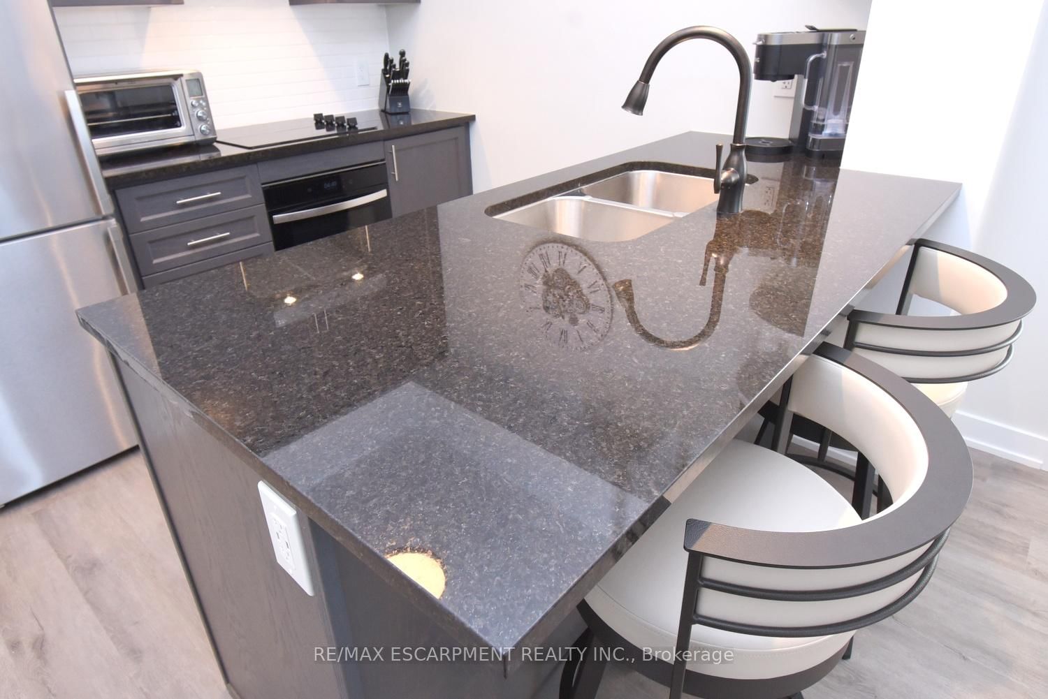 600 North Service Road, Unit 209 - Photo 12