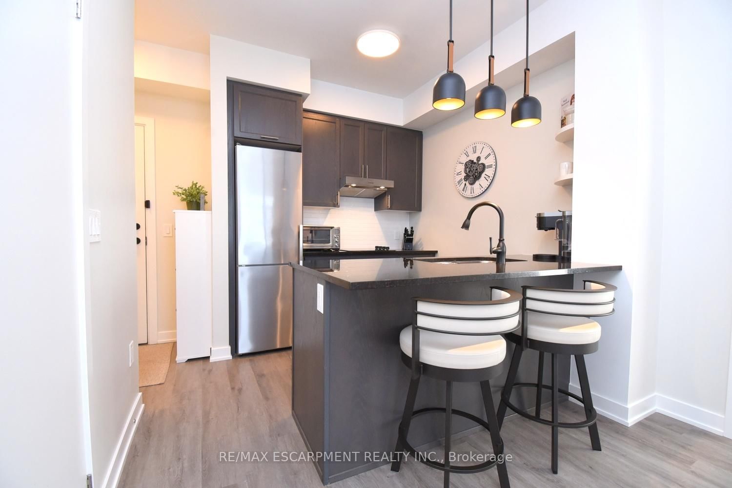 600 North Service Road, Unit 209 - Photo 17