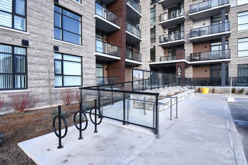 209 - 600 North Service Rd, Hamilton, L8E 5A7 | Image 3