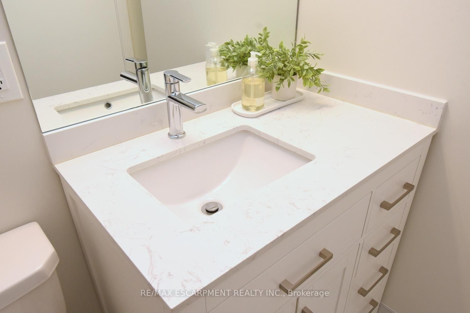 600 North Service Road, Unit 209 - Photo 32