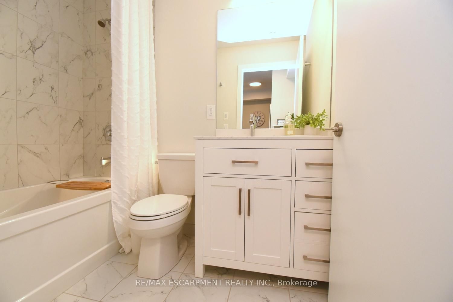 600 North Service Road, Unit 209 - Photo 33