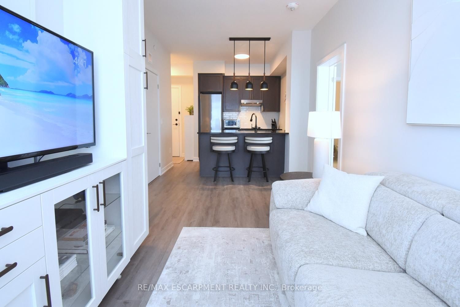 600 North Service Road, Unit 209 - Photo 8