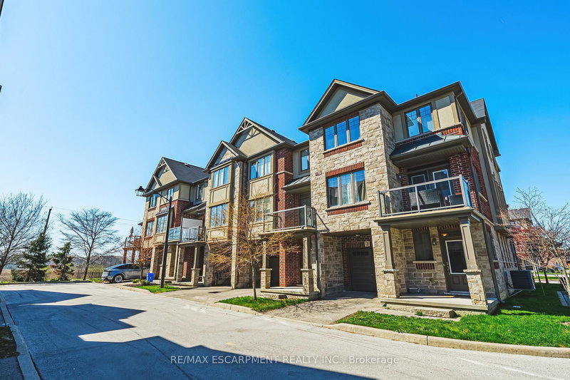 4 Bird Lane, Hamilton, L9G 0G7 | Image 3