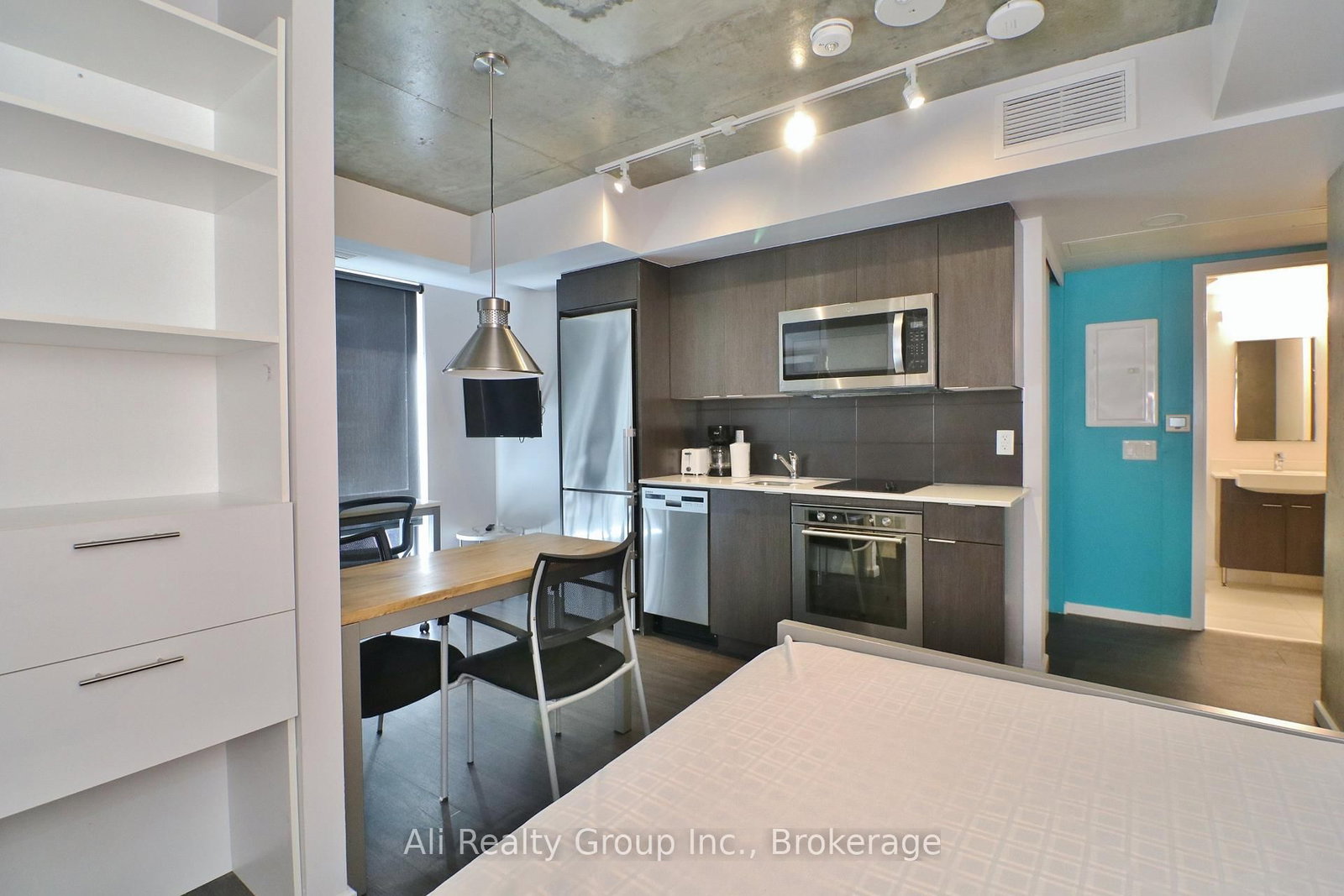 105 Champagne Avenue S, Unit 2701 - Photo 15