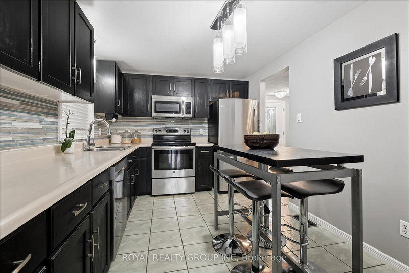 14 Wycliffe Pl, Kitchener, N2M 5J7 | Image 3