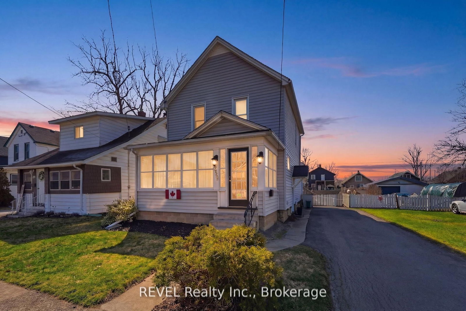 Detached House for sale at 259 Dufferin Street, Fort Erie, Ontario, L2A 2T7 - Central - MLS: X13040812