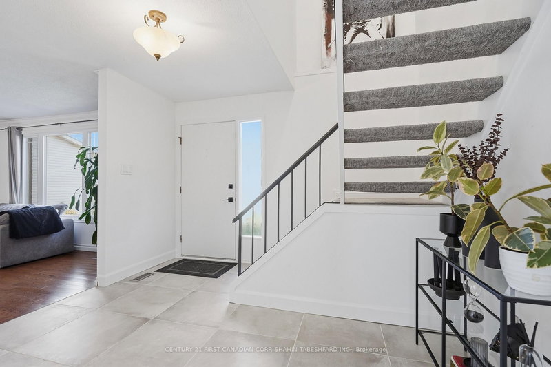 45 Cottonwood Cres, London North, N6G 2Y7 | Image 2