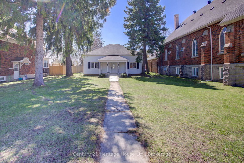 221 Lambton St E, West Grey, N0G 1R0 | Image 3