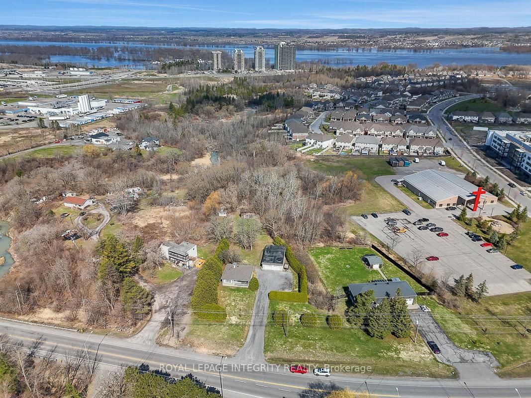 1099 Old Montreal Road - Photo 15