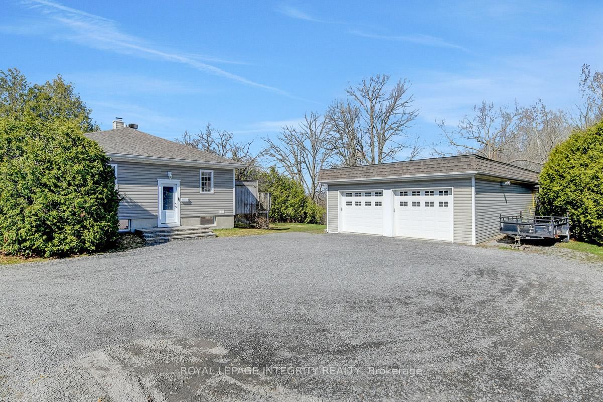 1099 Old Montreal Road - Photo 2