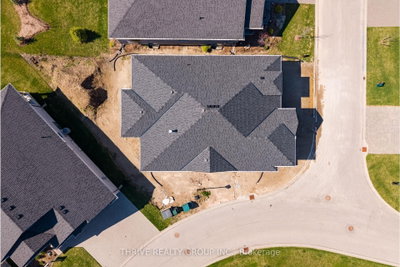 1558 Ed Ervasti Lane • London South, ON photo 7