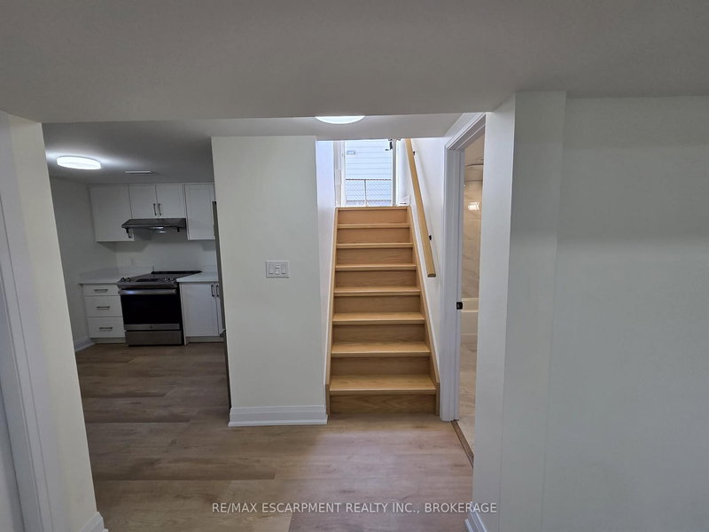 Lower - 12 Ferndale Ave, St. Catharines, L2P 1V3 | Image 2