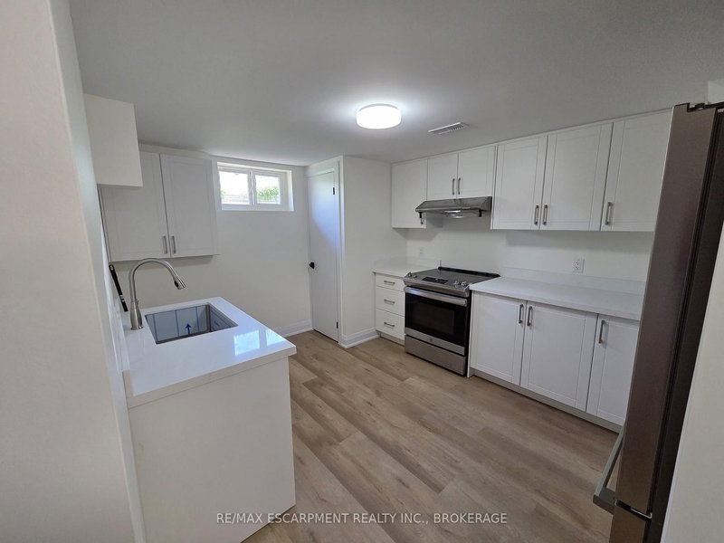 Lower - 12 Ferndale Ave, St. Catharines, L2P 1V3 | Image 3