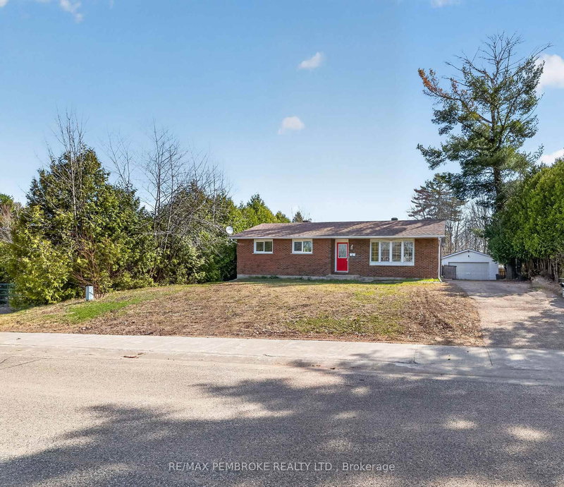 10 Algonquin St, Petawawa, K8H 2A9 | Image 2