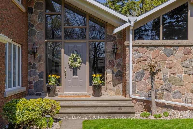 4 Maplewood Dr, St. Catharines, L2M 3P1 | Image 3