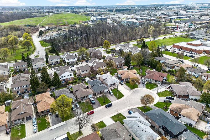 35 Rangeview Crt, Hamilton, L8W 1J5 | Image 3