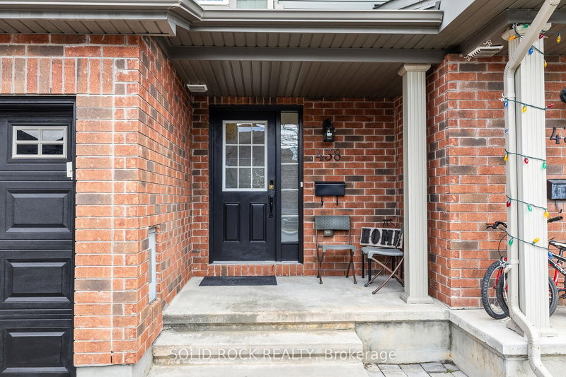 438 Haresfield Crct, Ottawa, K4M 0B6 | Image 2