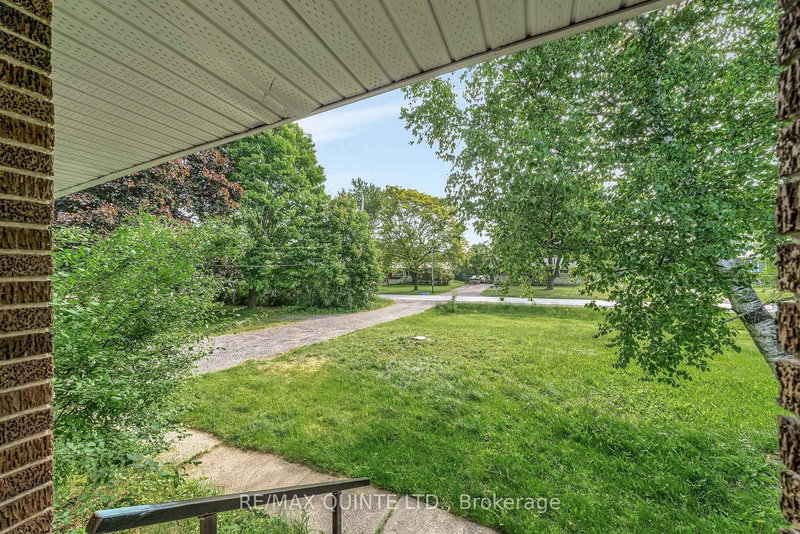 403 Whites Rd, Quinte West, K8V 5P5 | Image 3