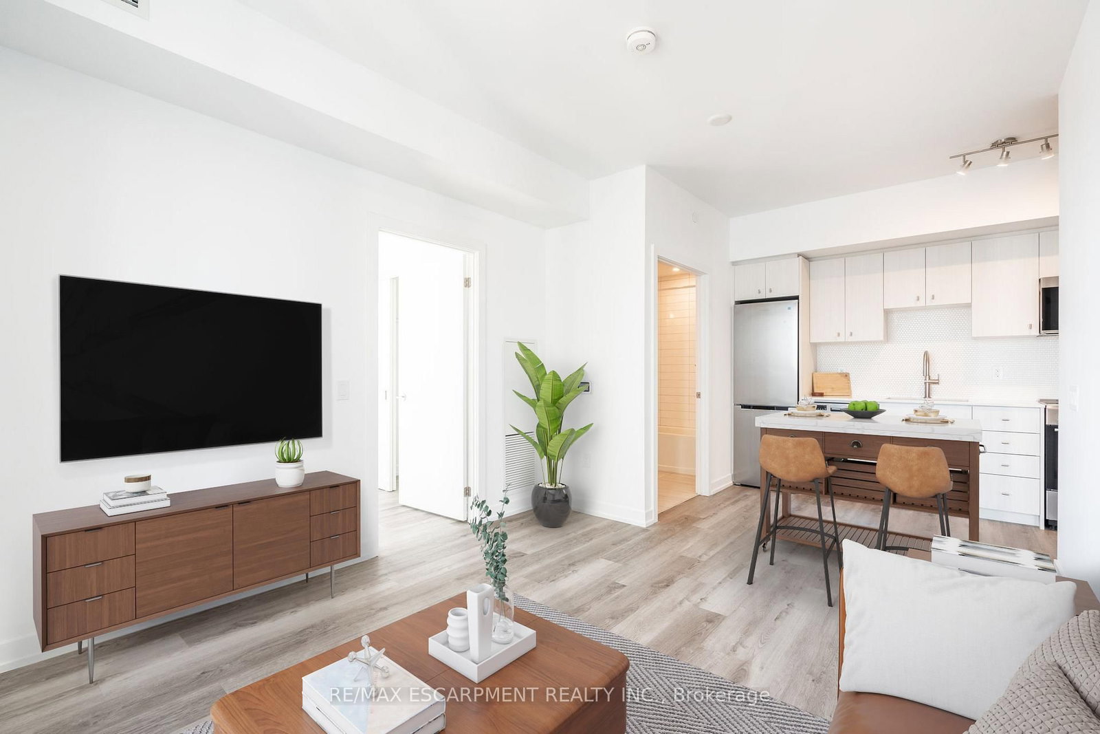 15 Wellington Street S, Unit 1102