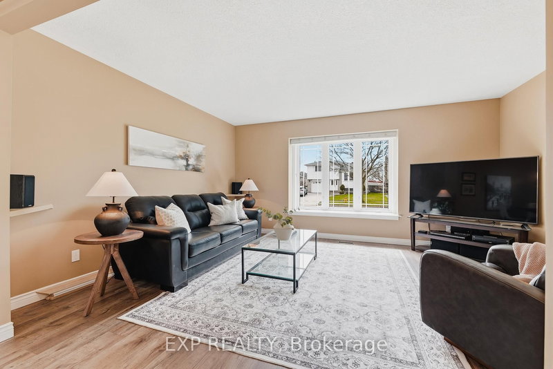 143 St Jerome Cres, Kitchener, N2C 2K9 | Image 2