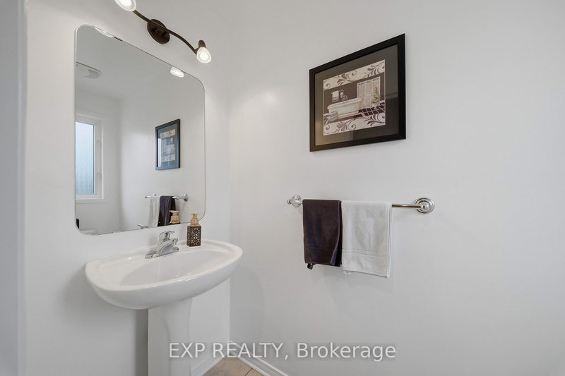 300 London Terr, Ottawa, K1K 2W2 | Image 3