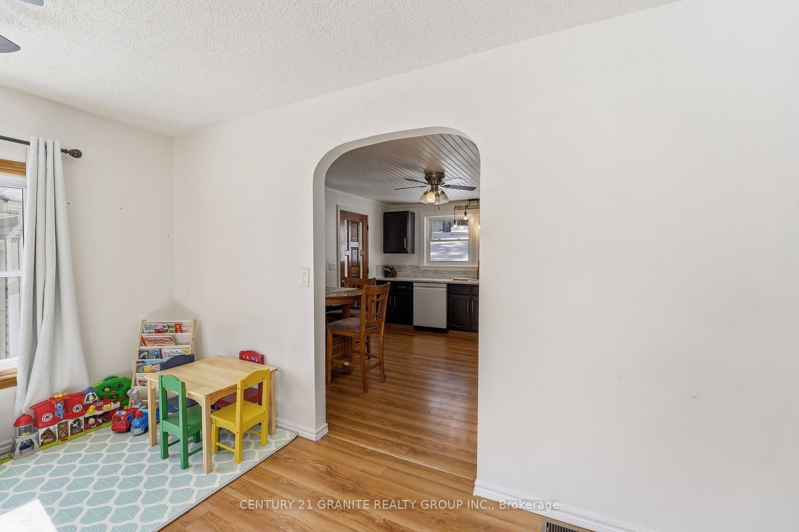 Listing Image 7