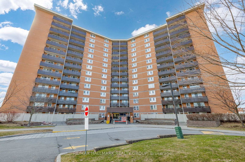209 - 2000 Jasmine Cres, Ottawa, K1J 8K4 | Image 2