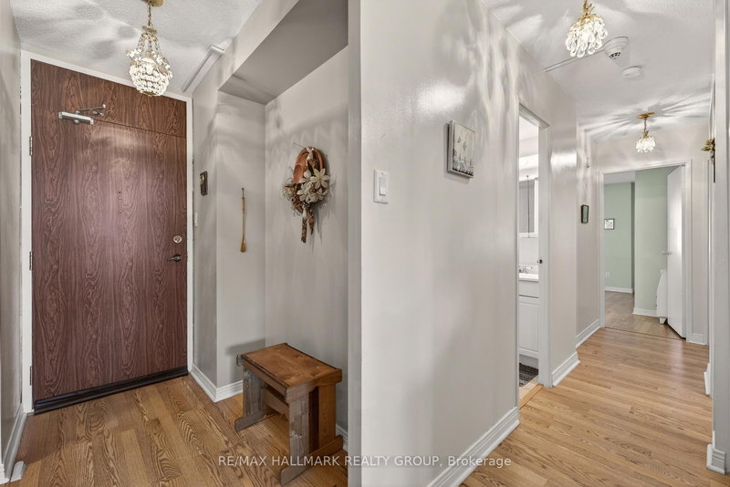 209 - 2000 Jasmine Cres, Ottawa, K1J 8K4 | Image 3