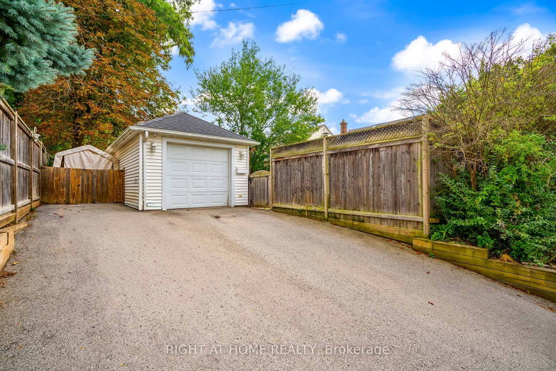 5201 Valley Way, Niagara Falls, L2E 1X3 | Image 2