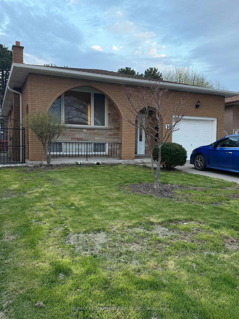 UPPER - 10 Fairington Cres, Hamilton, L8E 3N4 | Image 2