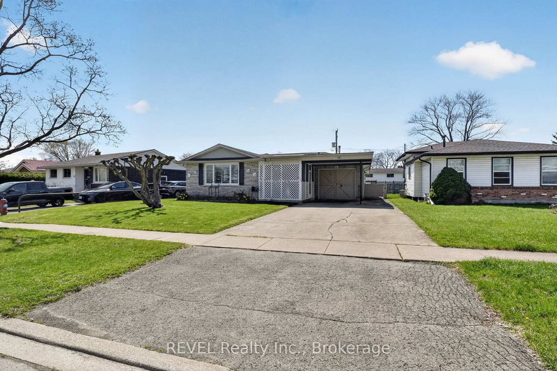 15 Woodgate Dr, Welland, L3C 3H5 | Image 2