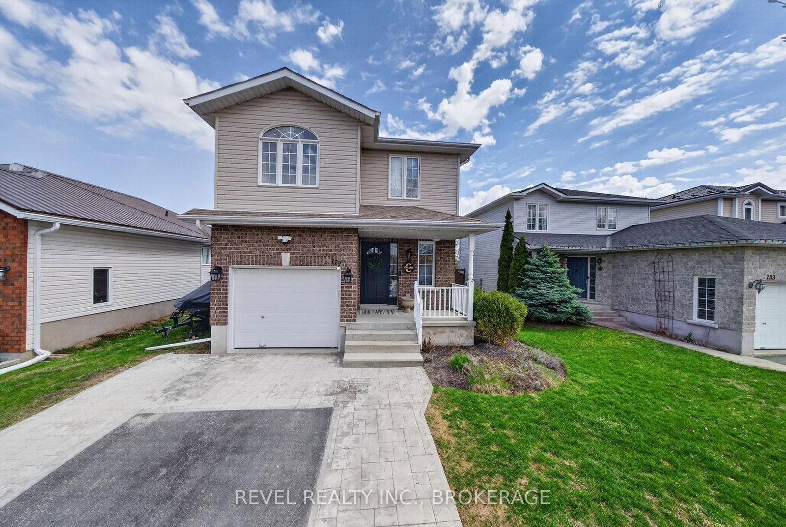 Detached House for sale at 129 Amy Lynn Drive, Loyalist, Ontario, K7N 2A3 - Amherstview - MLS: X13042046