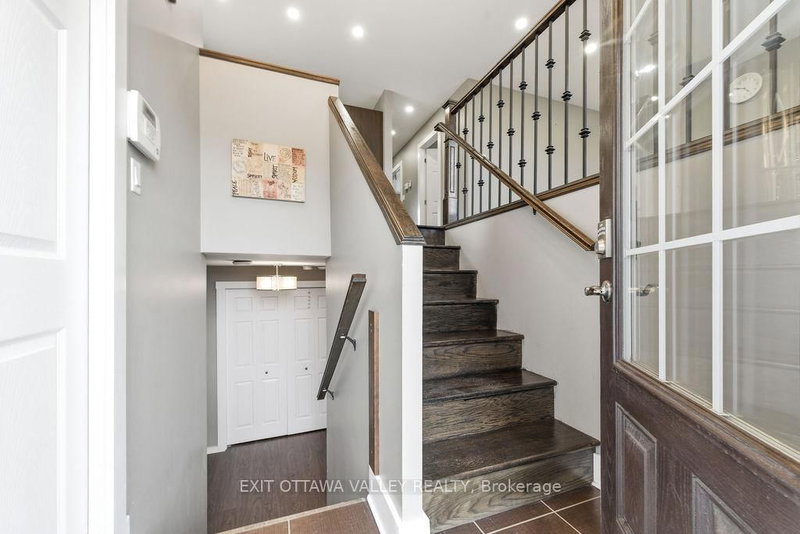 7 Florence St, Petawawa, K8H 1T7 | Image 2