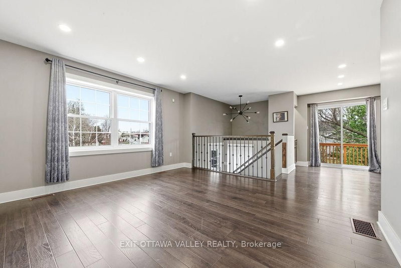 7 Florence St, Petawawa, K8H 1T7 | Image 3